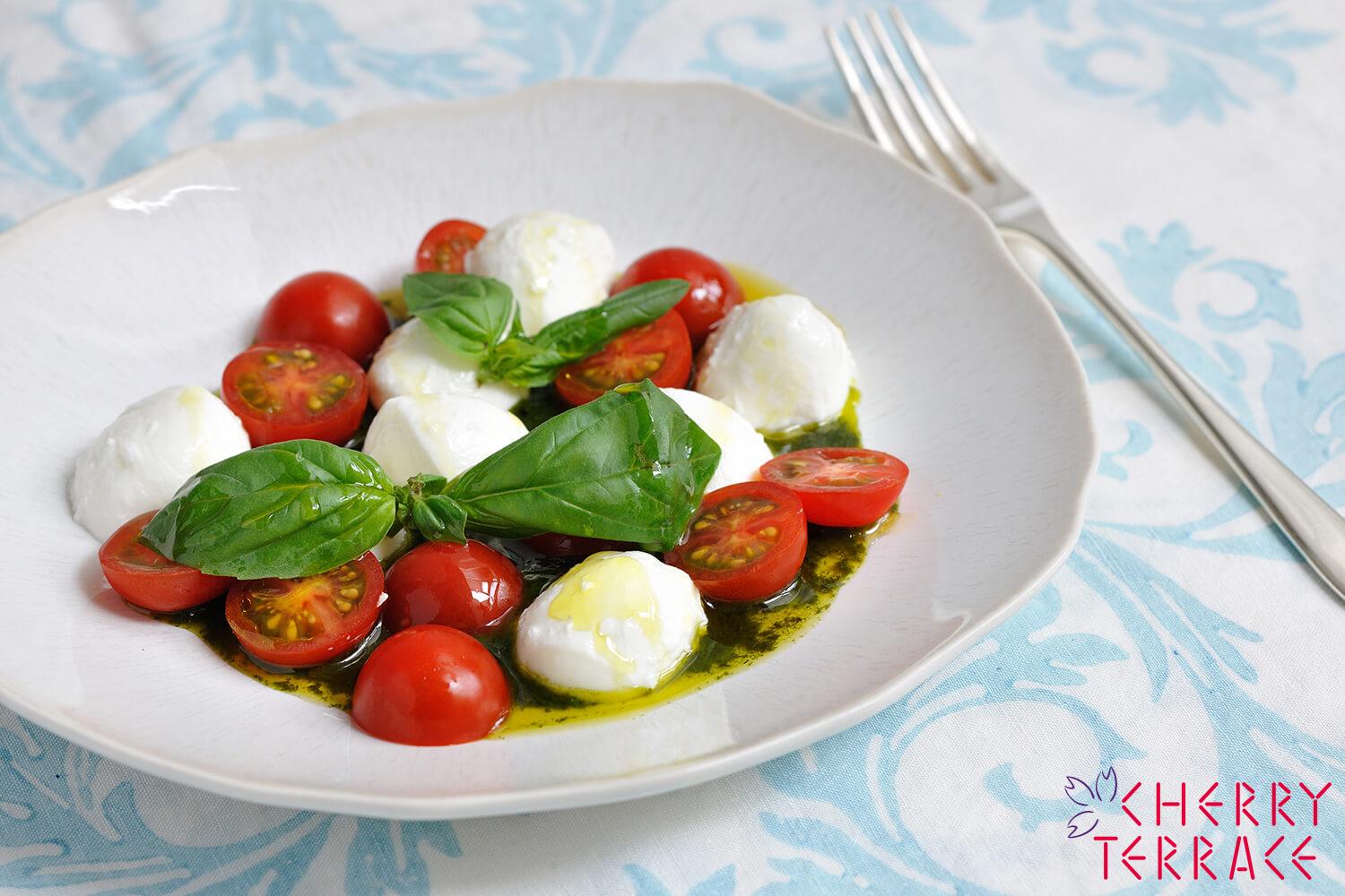 軽いバジルソースのカプレーゼ E Gohan 軽いバジルソースのカプレーゼ E Gohan