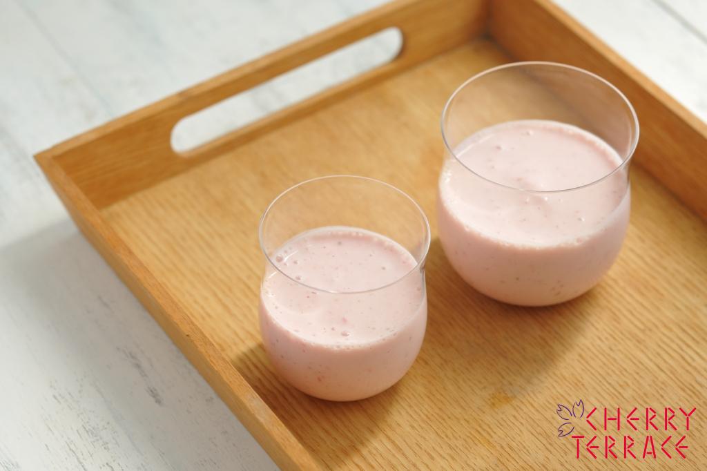 いちごとバナナのスムージー