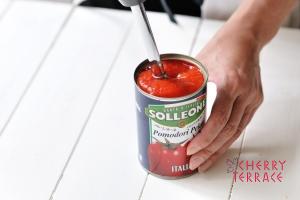 トマト缶をバーミックス(ミンサー)でつぶす