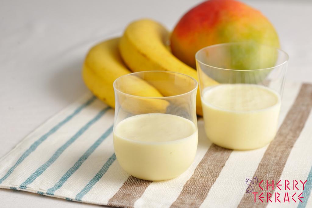 ココナッツミルク入り　トロピカルスムージー