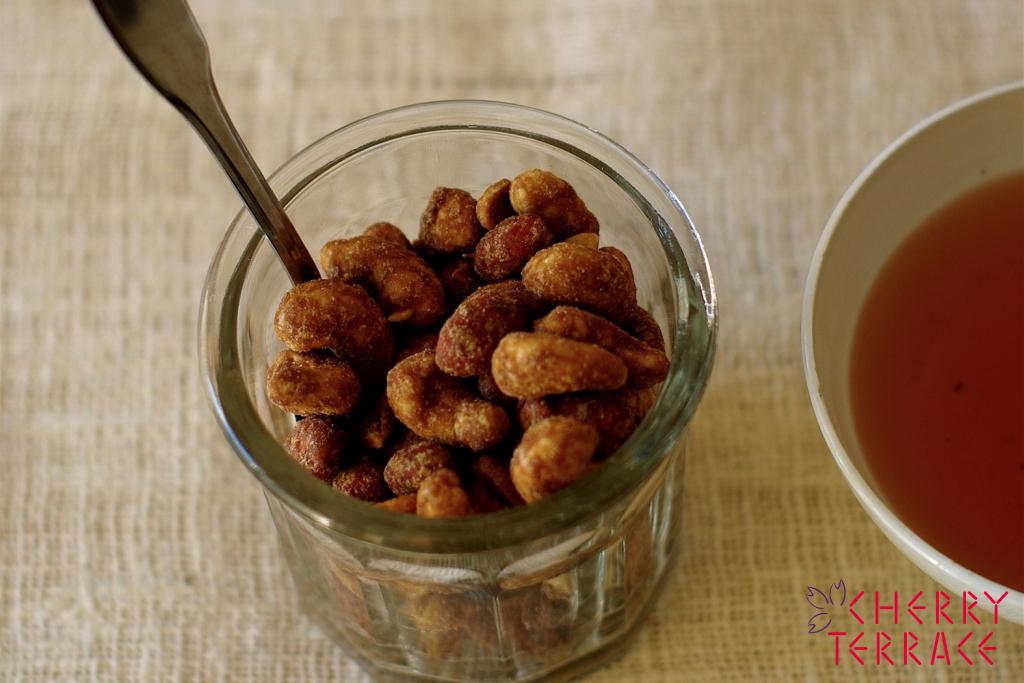 ナッツの黒糖がけ