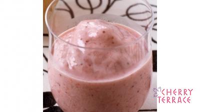 いちごとヨーグルトのスムージー