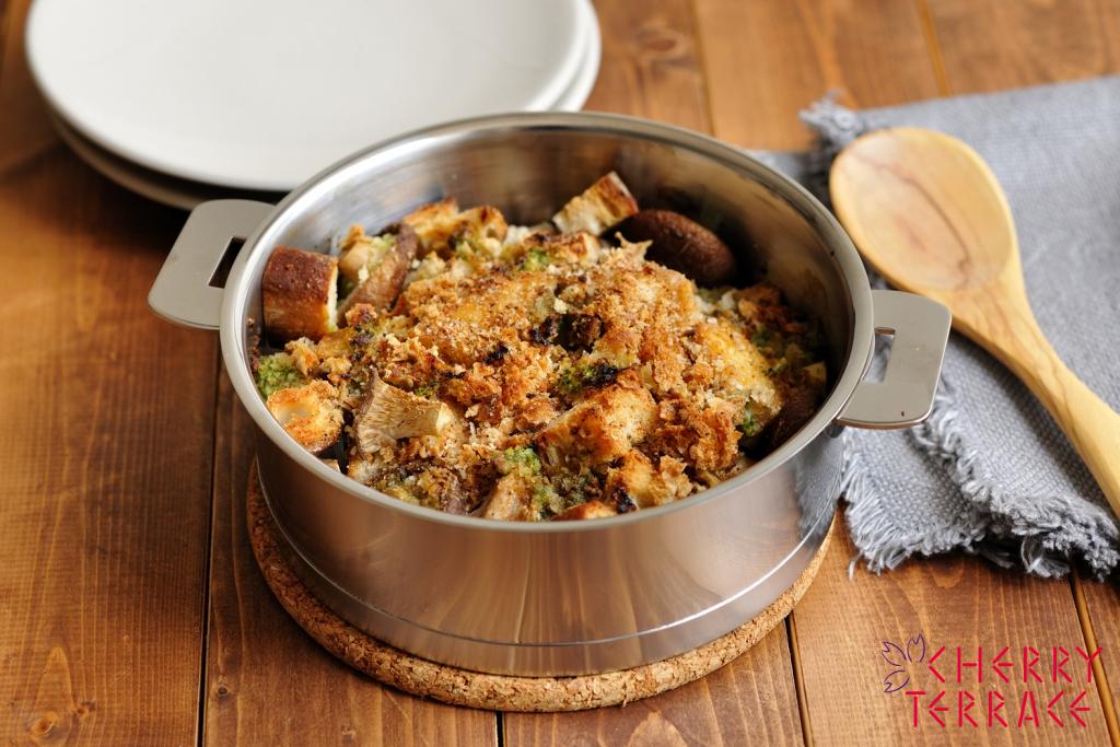 エスカルゴバターで作る鶏ときのこのグラタン