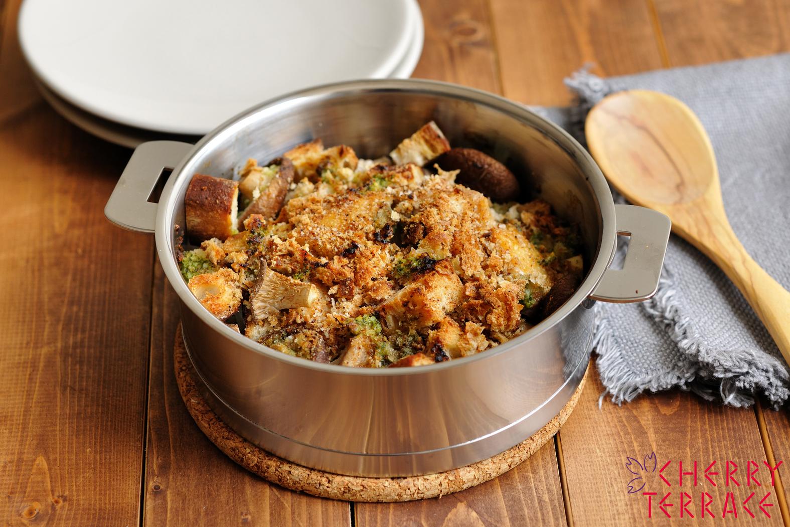 エスカルゴバターで作る鶏ときのこのグラタン