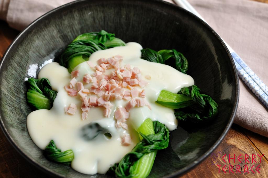 チンゲン菜の中国風クリームソースがけ