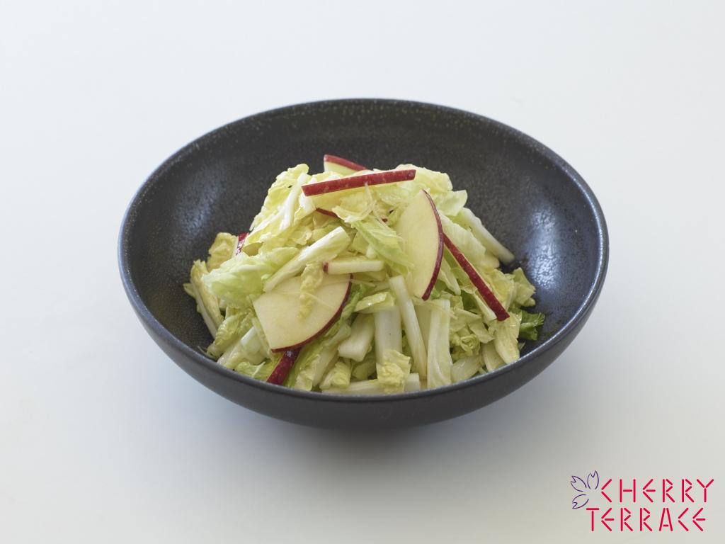 白菜とりんごとくるみのサラダ