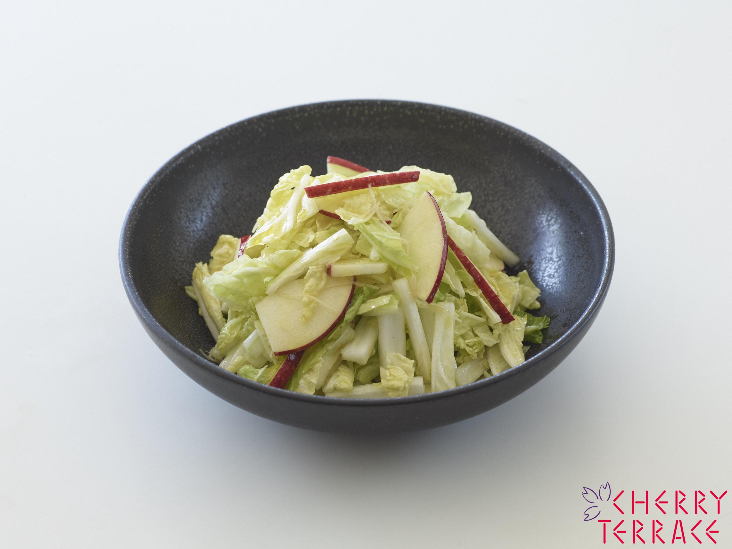 白菜とりんごとくるみのサラダ