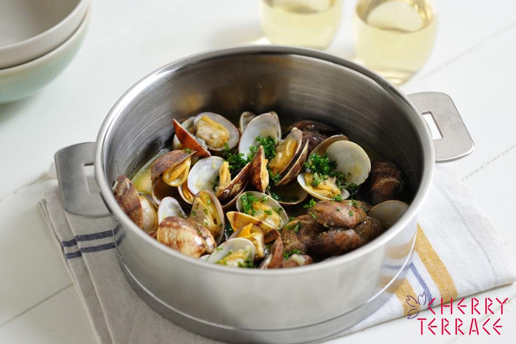 あさりのサフラン蒸し