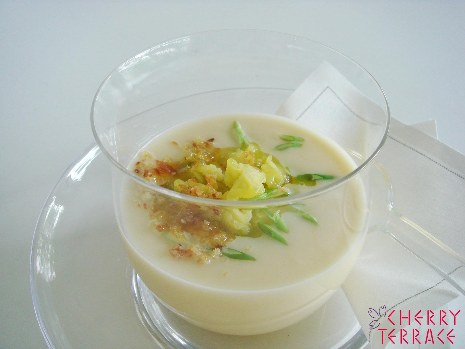 じゃがいもの冷たいスープ 凍らせオイルのトッピング E Gohan じゃがいもの冷たいスープ 凍らせオイルのトッピング E Gohan