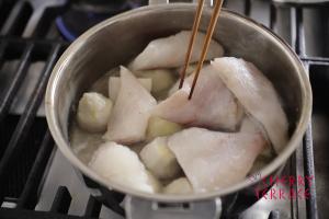 鱈と里芋の蒸し物 青のりオイル