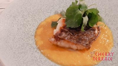 鯛のポワレ みかん丸ごとソース