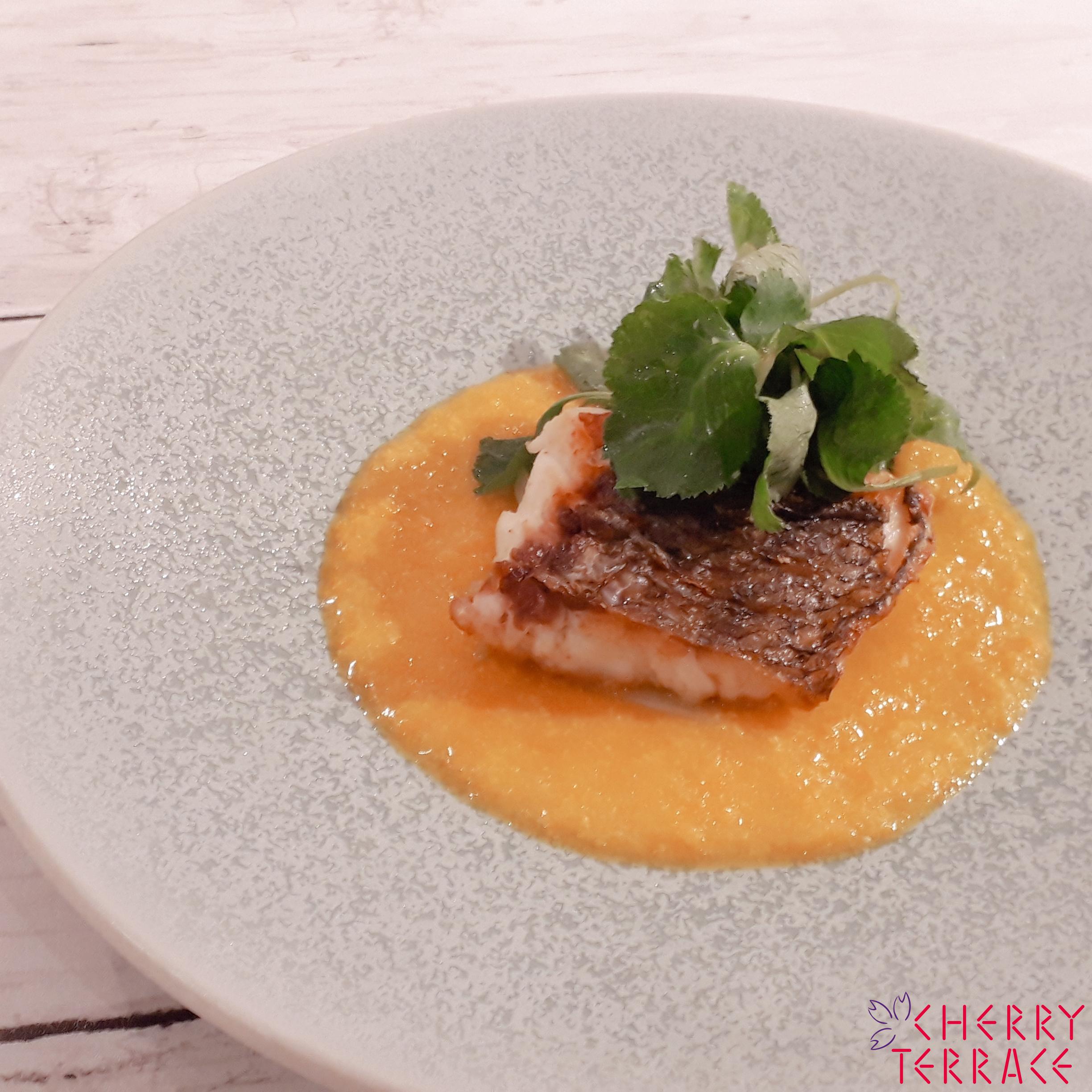 鯛のポワレ みかん丸ごとソース