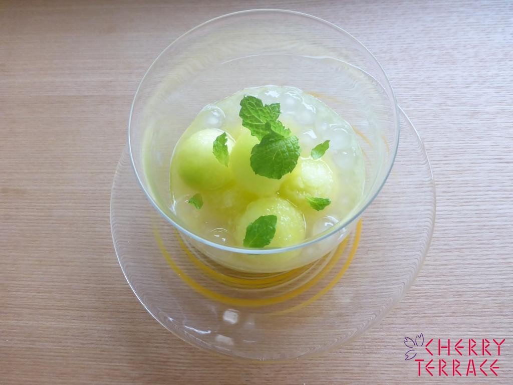 メロンとタピオカのカクテル ミント風味