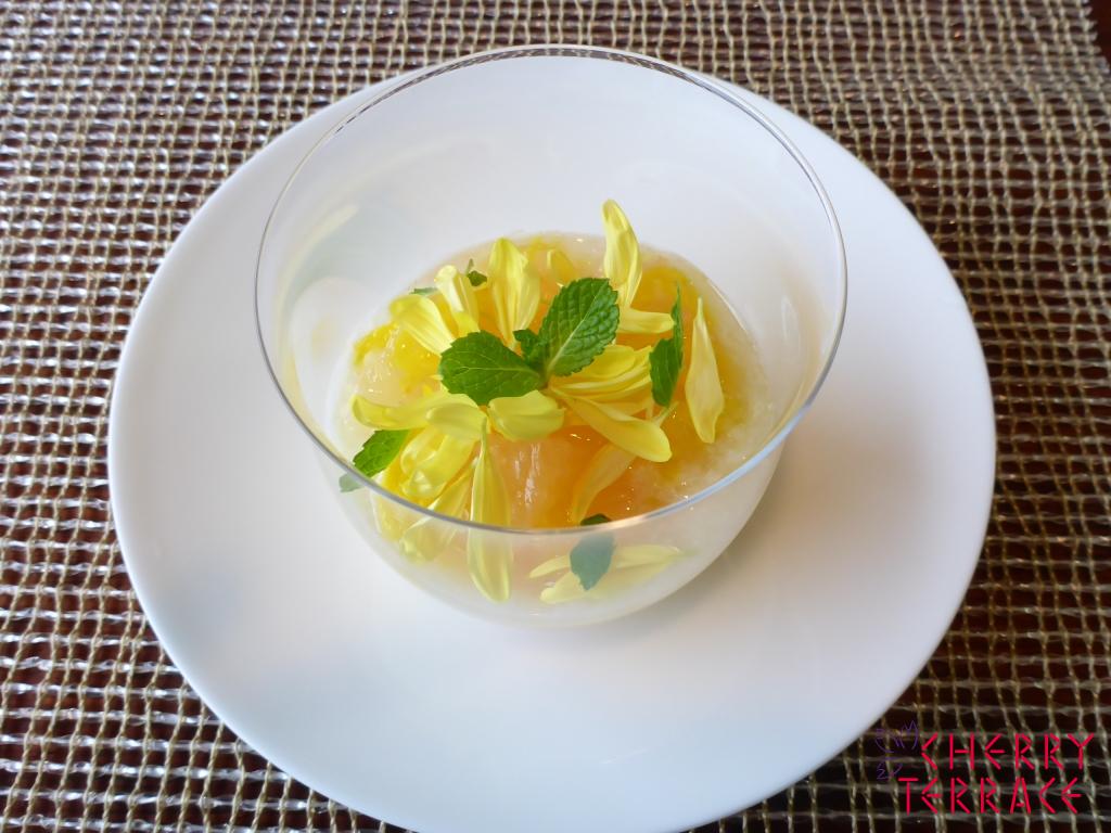 グレープフルーツと菊花のジュレ