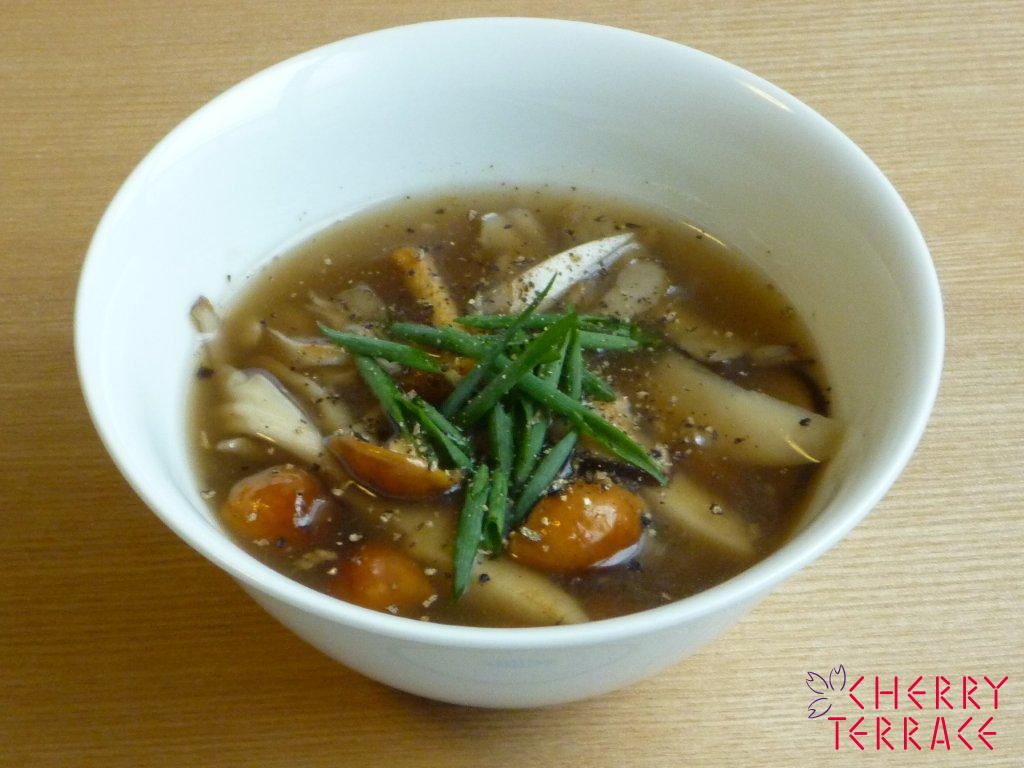 きのこたっぷり酢辛湯(サンラータン)