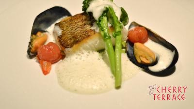 魚介の蒸し焼き クラムチャウダーの泡のソース