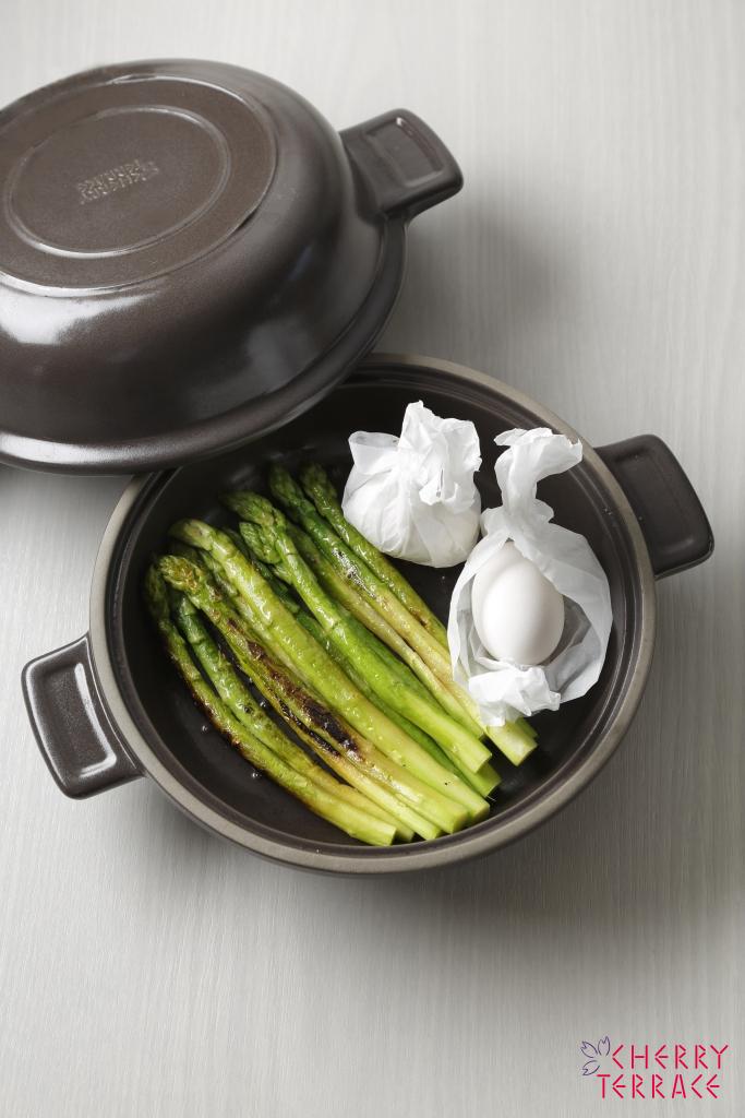 グリーンアスパラガスのビスマルク風