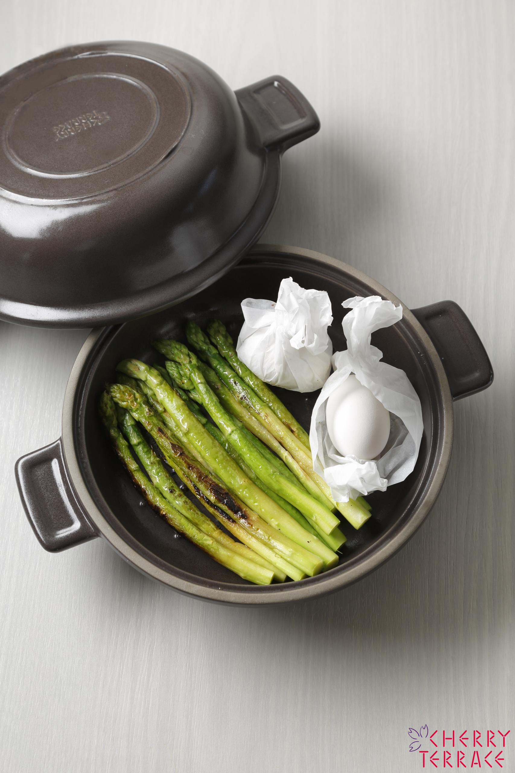 グリーンアスパラガスのビスマルク風