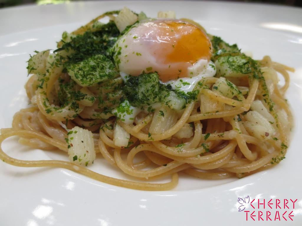 長いものスパゲティー　温泉卵添え