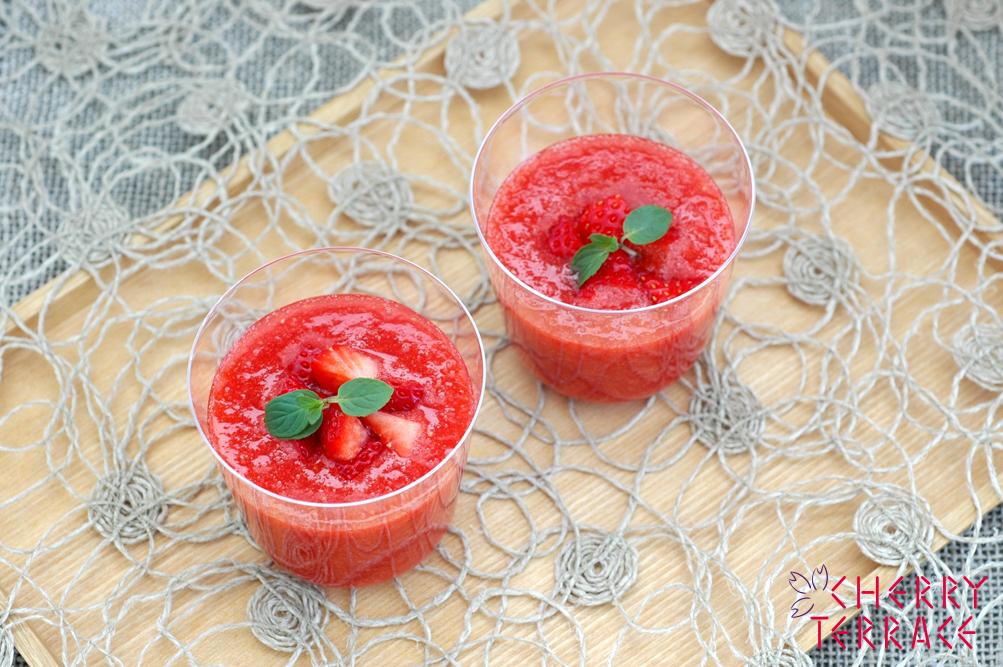 ホワイトバルサミコ風味のいちごスムージー