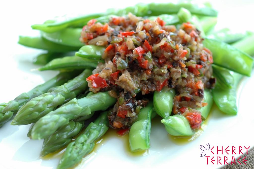 アスパラガスと砂糖ざやのサラダ　野菜ソース