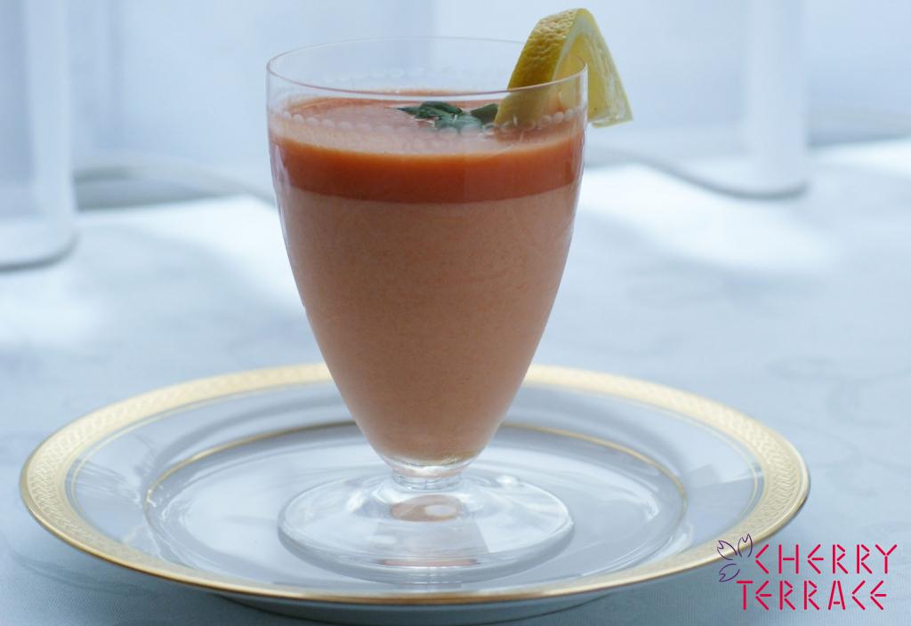 赤ピーマンのムース　ワイングラス仕立て