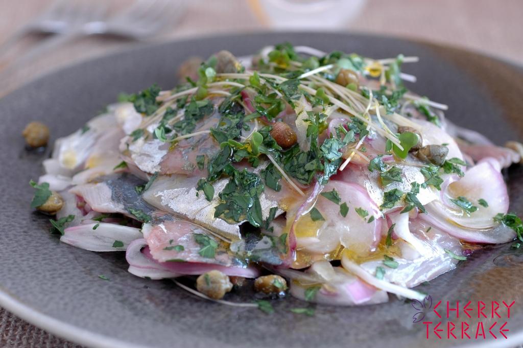 あじと玉ねぎのカルパッチョ