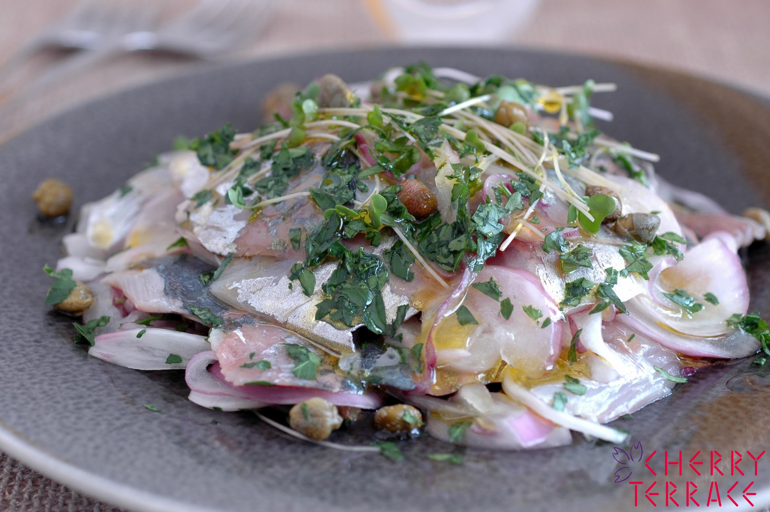 あじと玉ねぎのカルパッチョ