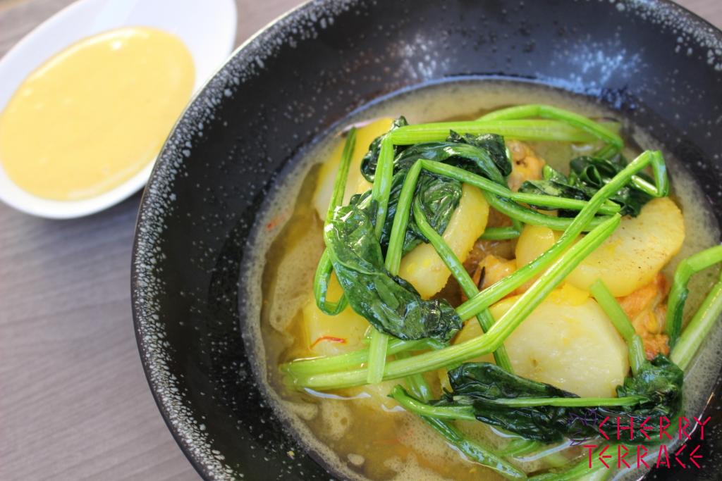 チキンとほうれん草のブイヤベースとアイヨ