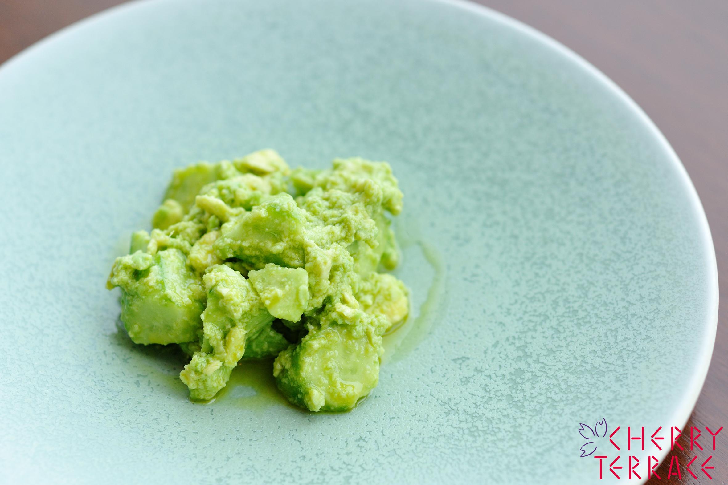 かみごたえのあるアボカドきゅうりサラダ