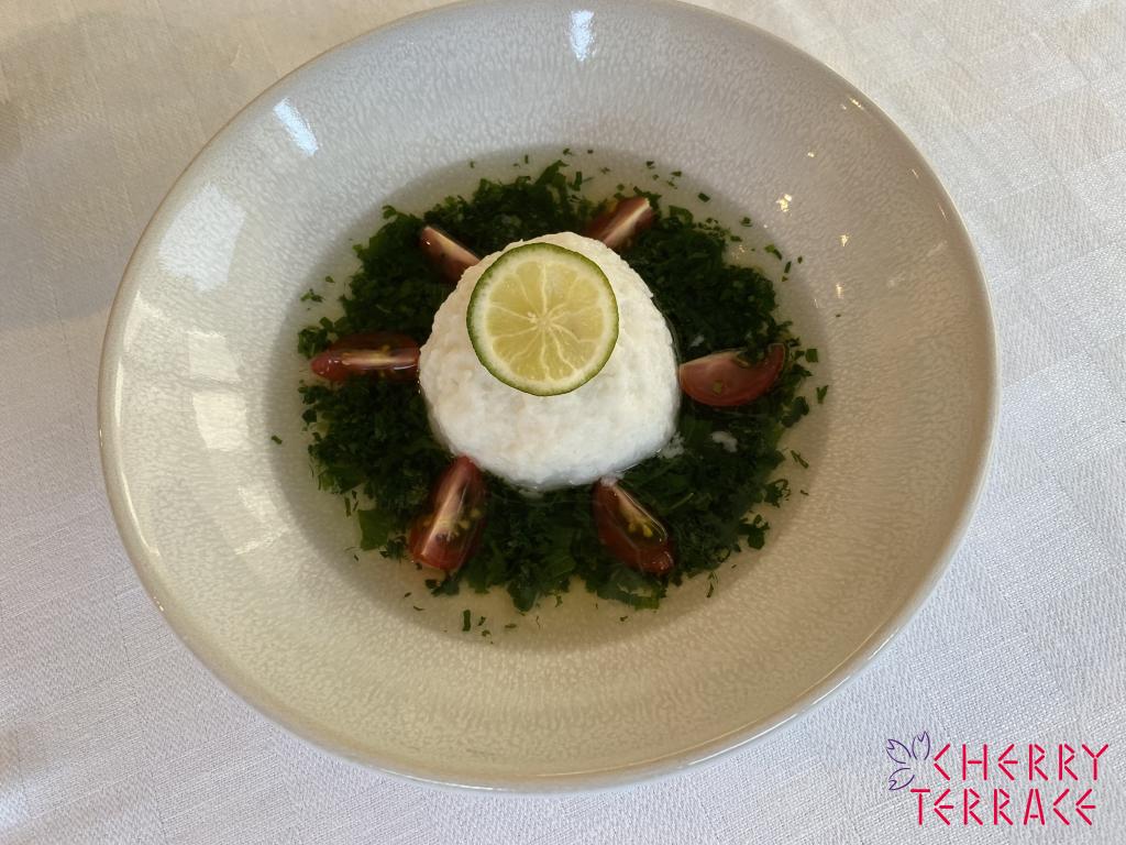 鱧のクネル　　モロヘイヤソース　