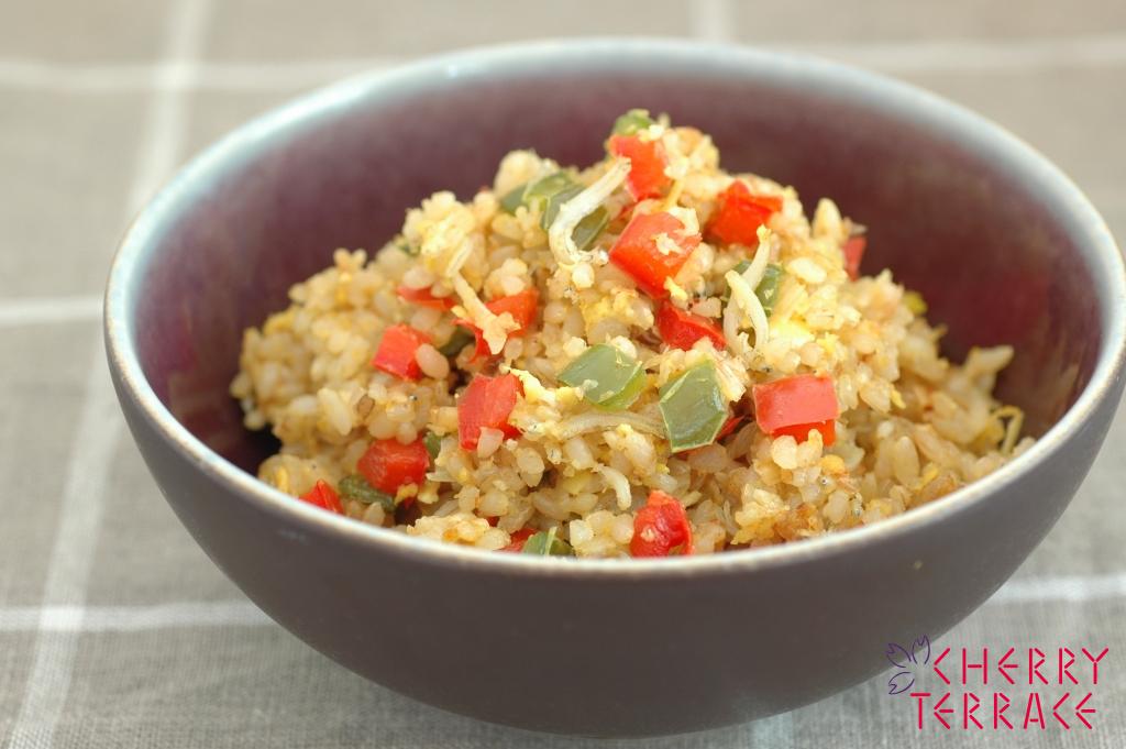 ピーマンたっぷり玄米炒飯