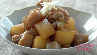 大根とこんにゃく、鶏手羽の煮物