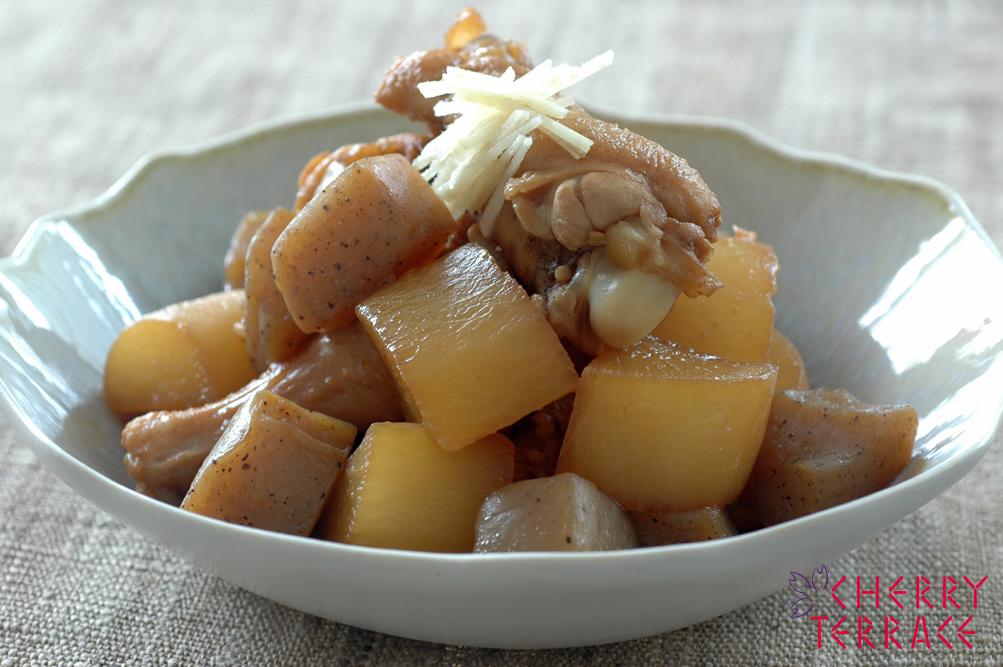 大根とこんにゃく、鶏手羽の煮物
