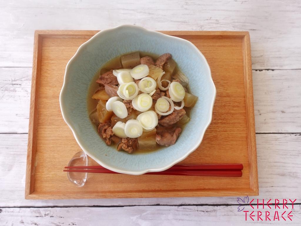 牛すじと大根とこんにゃくの煮物