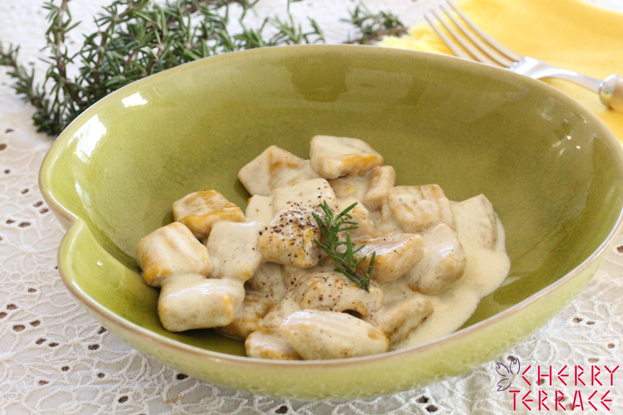 かぼちゃと豆腐のニョッキ ブルーチーズのソース