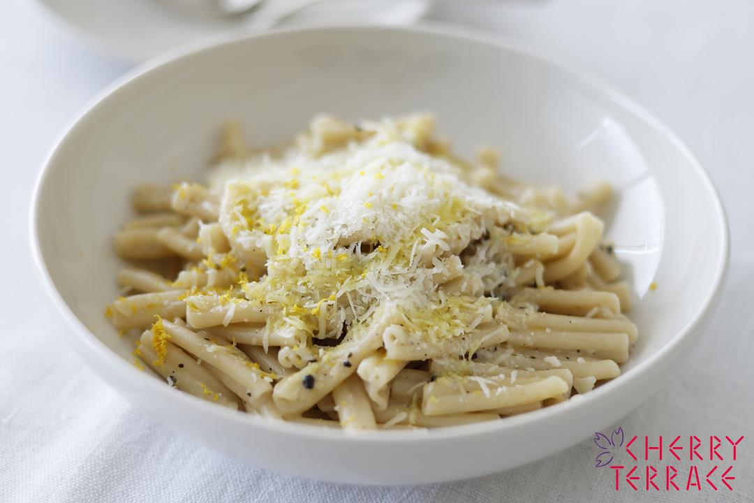 カサレッチェのカチョ エ ぺぺ レモン風味