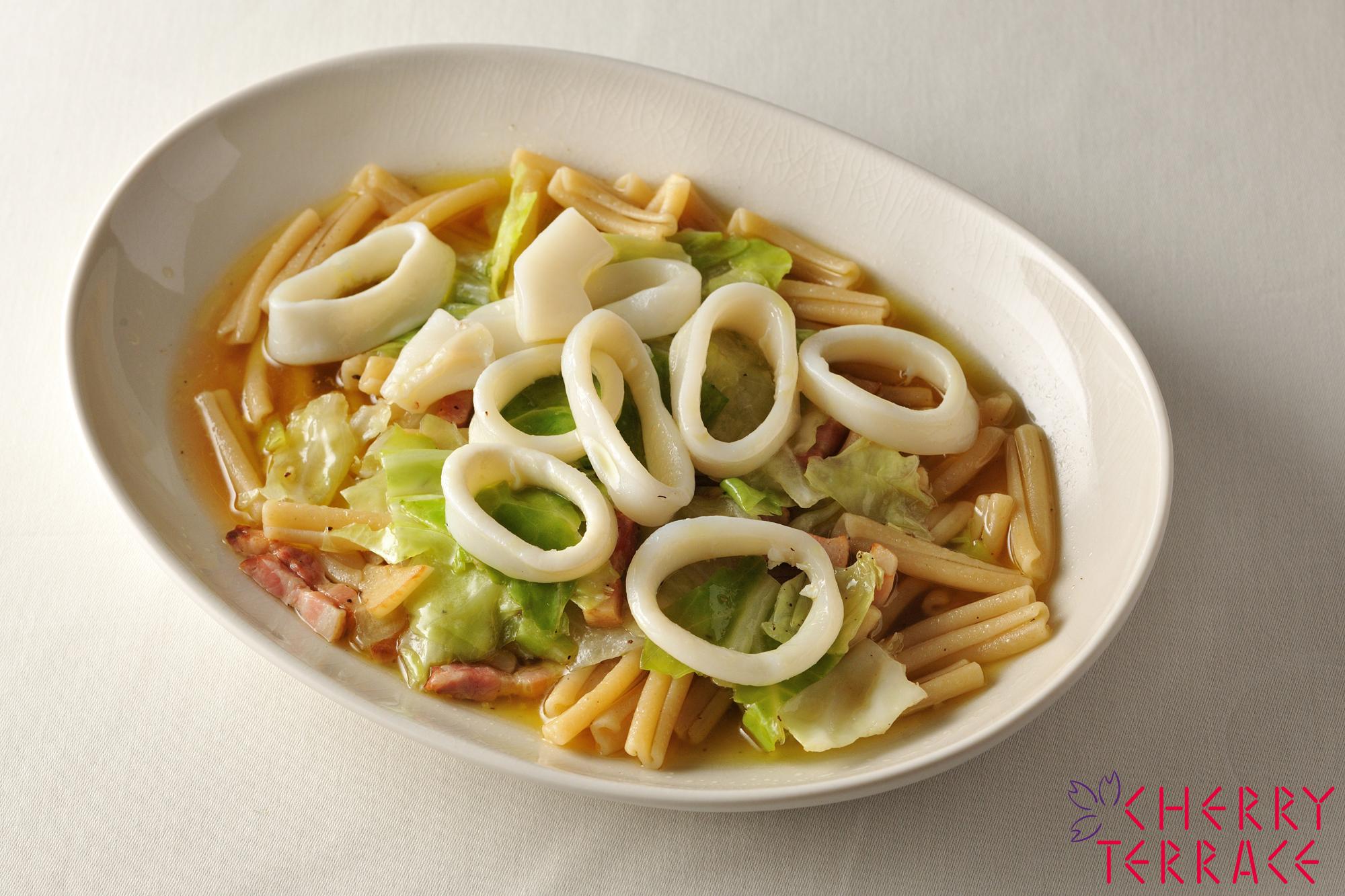 イカとベーコンのオイルソース カサレッチェ