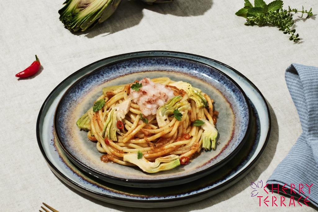 たけのことミントのスパゲッティ 海老のタルタル添え