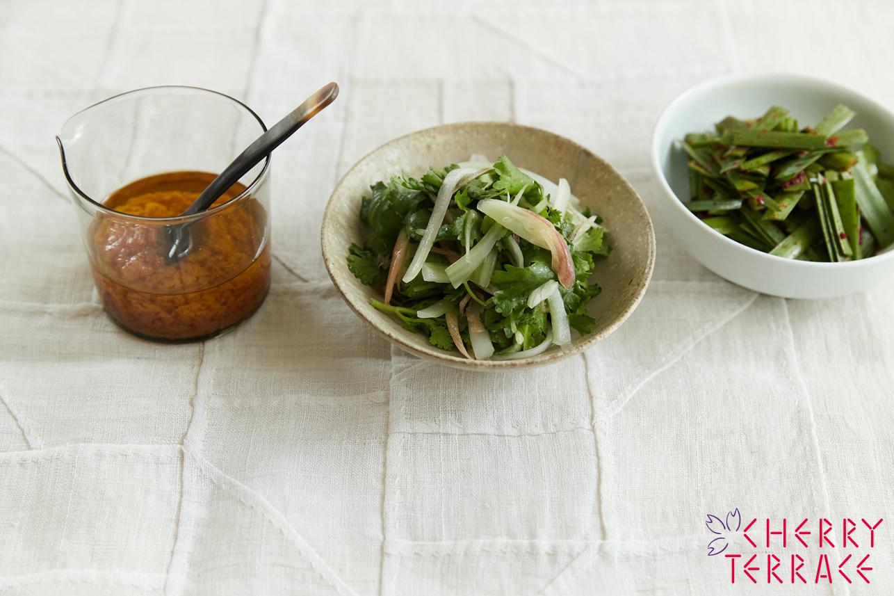 白かゆに添えたい小さなひとしな