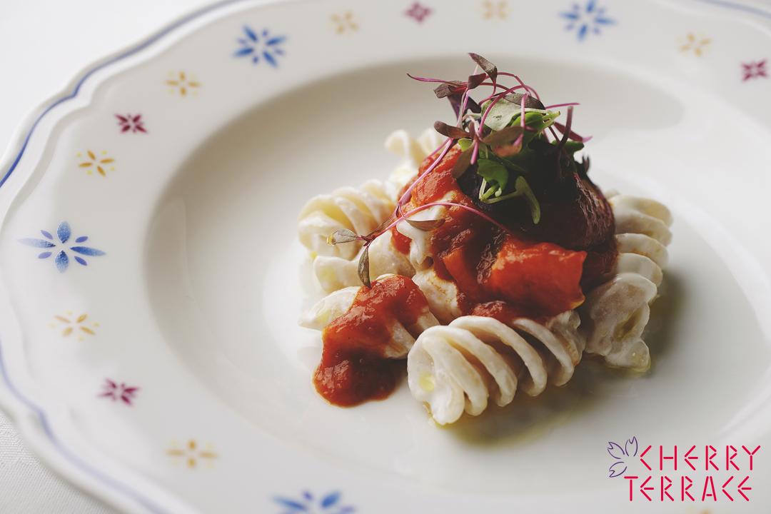 リコッタチーズとトマトソースのフジッローニ