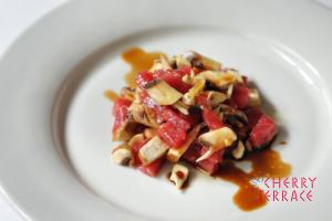 マグロとマッシュルームとカシューナッツのタルタル