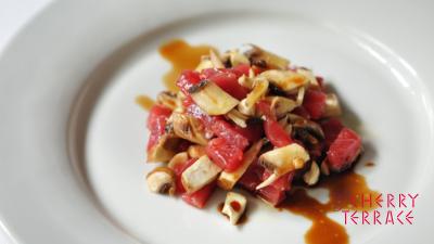 マグロとマッシュルームとカシューナッツのタルタル