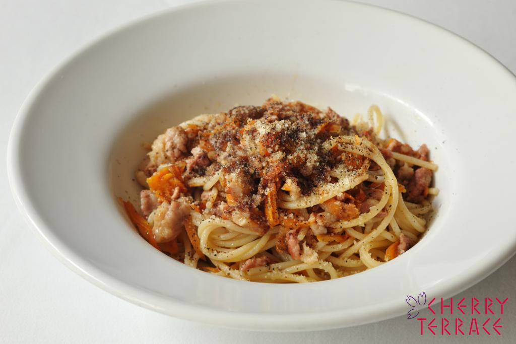 豚肉とにんじんjのラグー　スパゲッティ
