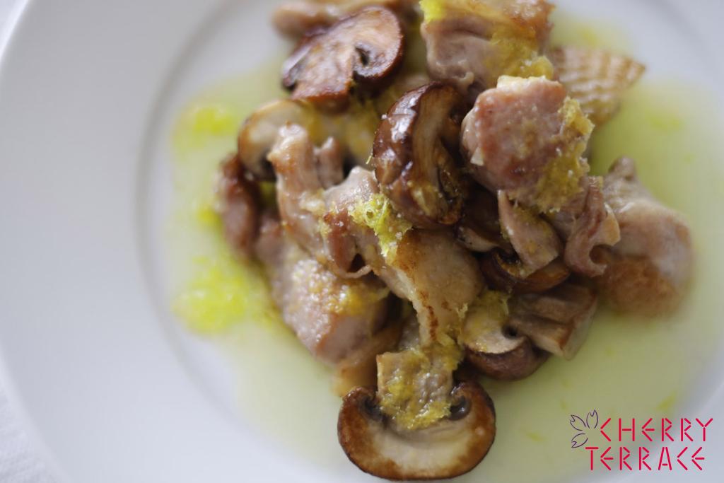 鶏肉とマッシュルームのソテー レモンオイル