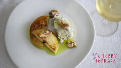 りんごのソテーとブルーチーズ