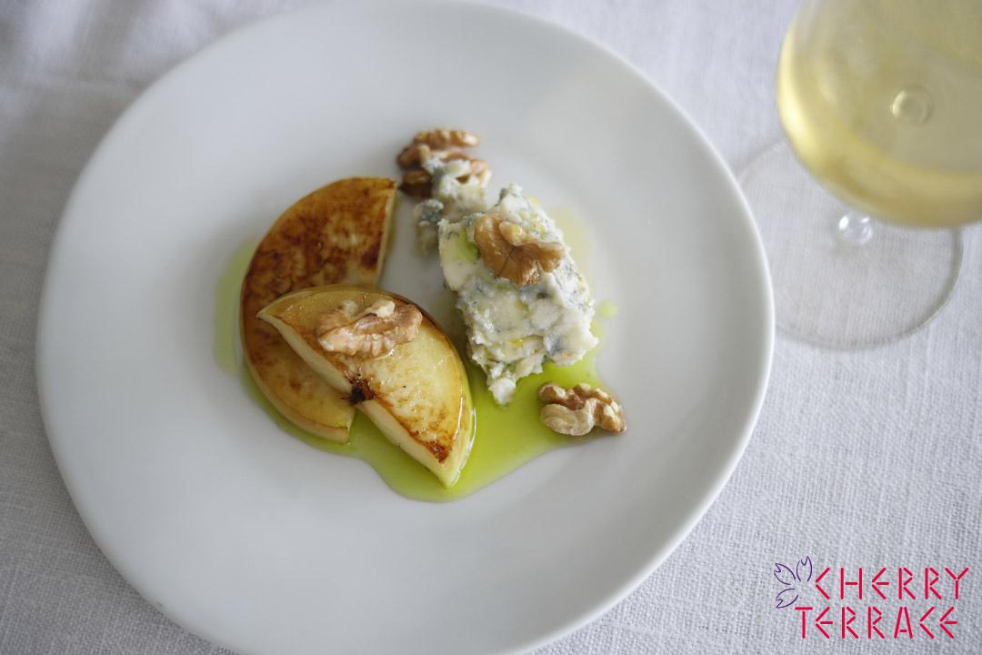 りんごのソテーとブルーチーズ