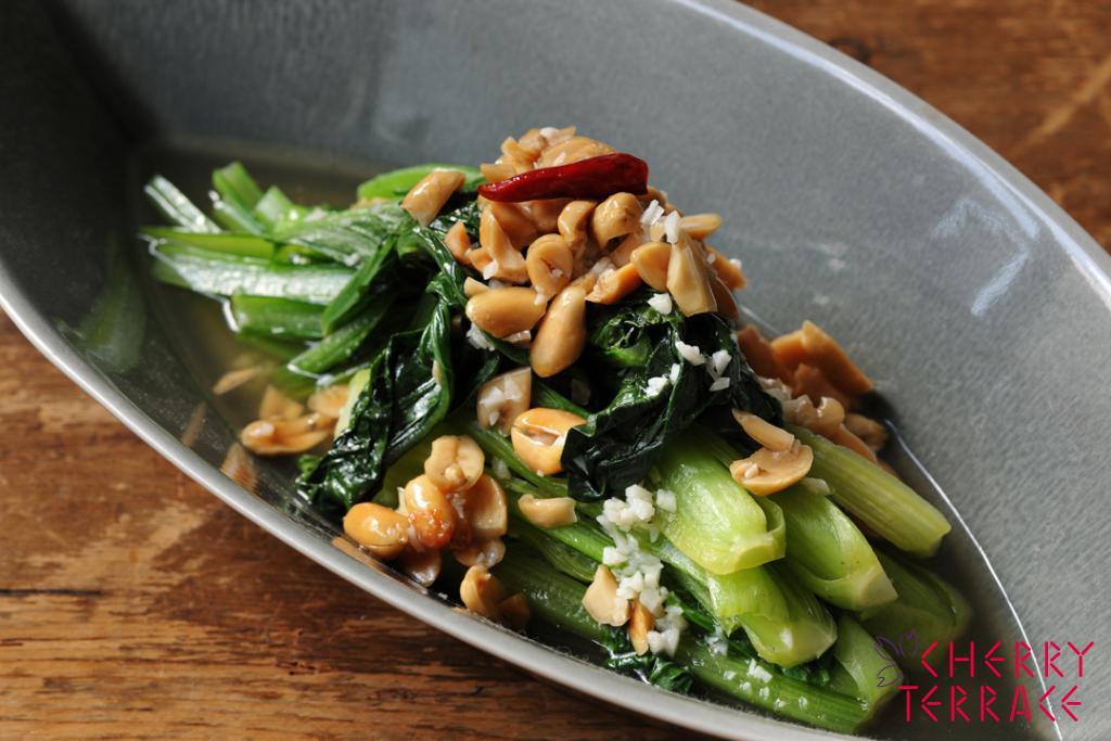 小松菜とピーナッツのエチュベ