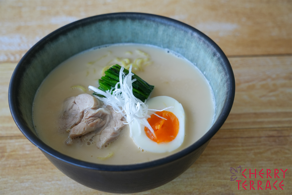 自家製鶏白湯ラーメン