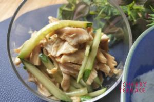 茹で鶏ときゅうりのごまサラダ